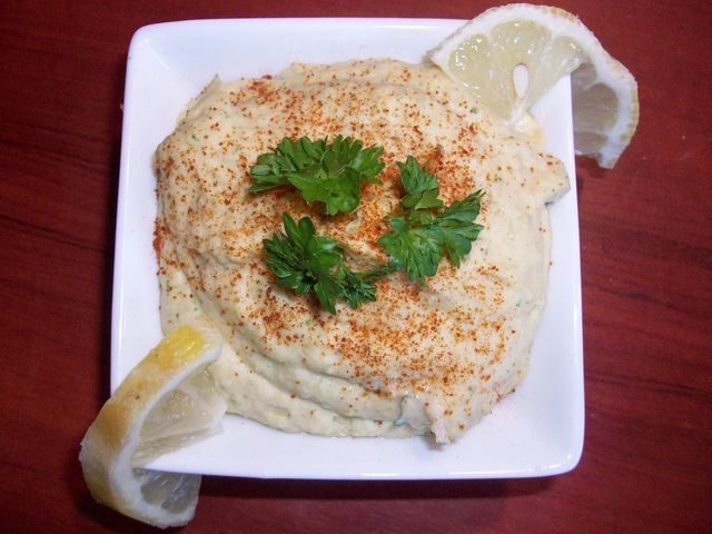 Hjemmelavet humus med persille