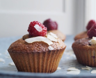 Sunde havregrynsmuffins med kokos & hindbær