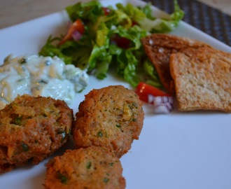 FALAFEL M. TZATZIKI OG SPRØDE PITACHIPS