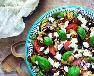 Italiensk salat med nøddeost og balsamico