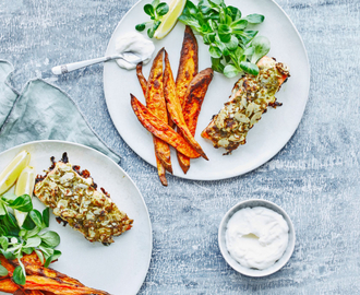 Pesto-laks med mandelflager og fritter af søde kartofler