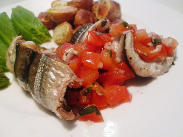 Fyldt Hornfisk med Tomater og Krydderurter