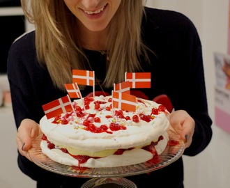 Marengslagkage med karamelliserede popris, vanilje-smørcreme og ribs