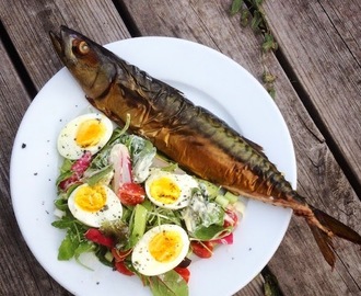 Røget makrel med salat og æg