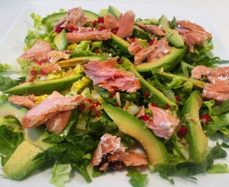 Salat med Laks, Avocado og Ingefærdressing