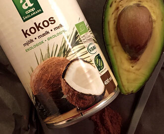 Idéer til nytårsaften desserter + Opskrift på avocado/kakaomousse med kokosflødeskum