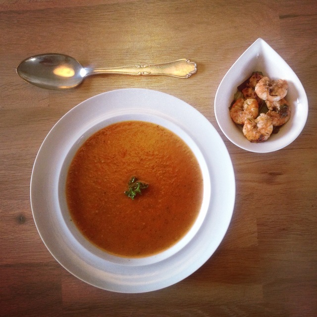 Spicy tomat suppe med tigerreger