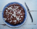 Bønne-chokoladekage m. twist af kaffe & kokosfrosting