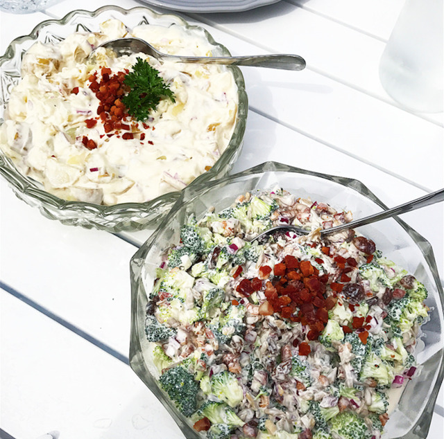 To perfekte grill-salater: Kartoffelsalat & Broccolisalat
