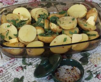 Nye kartofler i ovn – med salvie og kryddersalt
