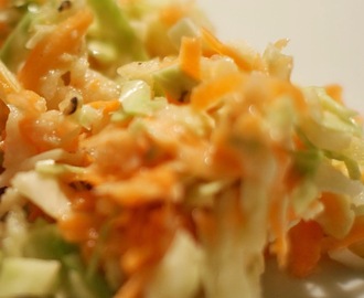 Let coleslaw med æble