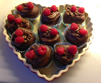 Fedtfattige og nemme chokolade cupcakes med lækker frosting