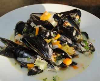 Moules Mariniére (Hvidvinsdampede Blåmuslinger)