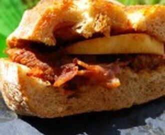 Nyfortolket kylling/bacon sandwich