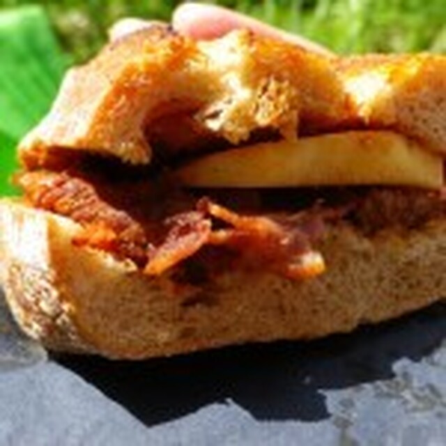 Nyfortolket kylling/bacon sandwich