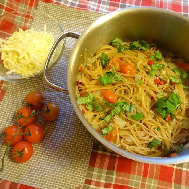 One pot pasta  ☆҉.¸.•❥•♪♫⁀°♡ღ  Vegetarpasta med tomater og basilikum !