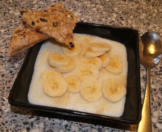 Mannagrød med frisk banan og kanel
