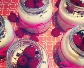 Hvid chokolademousse med skyr og et strejf af citron