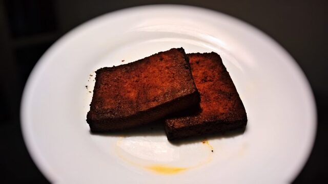 “Steaks” af marineret tofu