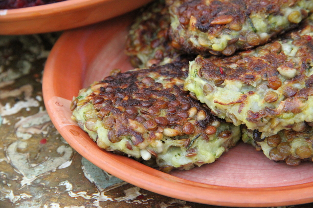 To slags grøntsagsfrikadeller