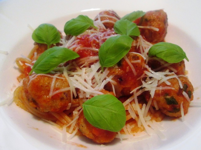Spaghetti med Kødboller i Tomatsauce