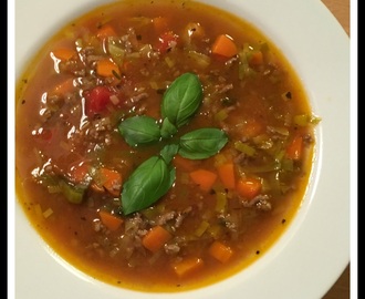 Suppe med tomat og oksekød