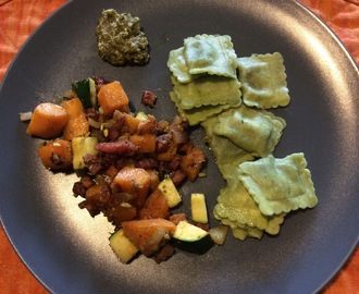 Ravioli med græskar, bacon og pesto