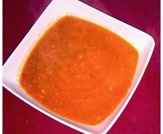 Tomat suppe med kikærter og kartofler