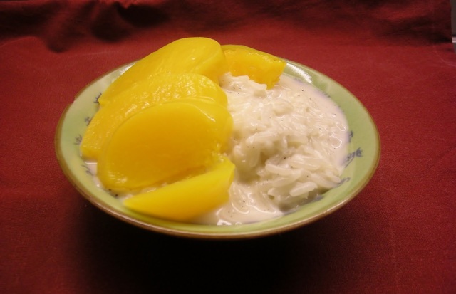 Sticky rice med mango og fersken