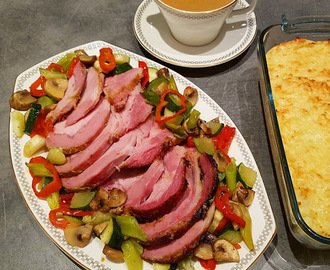 Langtidsstekt SVINEKAM - 8 timer ♥ Servert med potetgrateng, ovnsbakte grønnsaker og brun saus ஜ