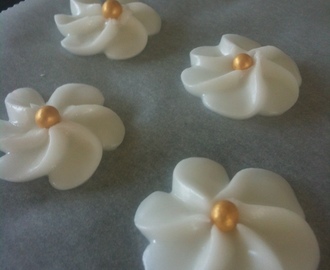 Drop flowers af royal icing