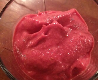 Sund og forfriskende dessert m. hindbær, grape juice og skyr