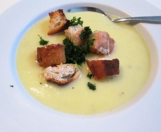 Kartoffel-Porresuppe med Croutoner