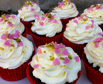 Red Velvet Cupcake m/Creme Cheese Frosting