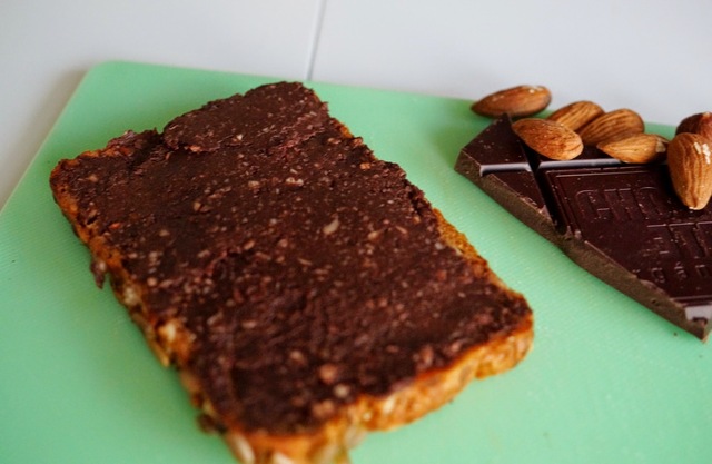 Sund Nøddeladespread - med både nødder og chokolade !