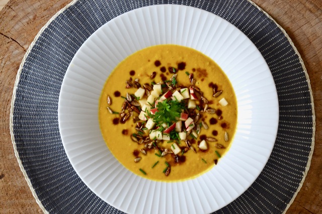 Gulerodssuppe med karry og kokos