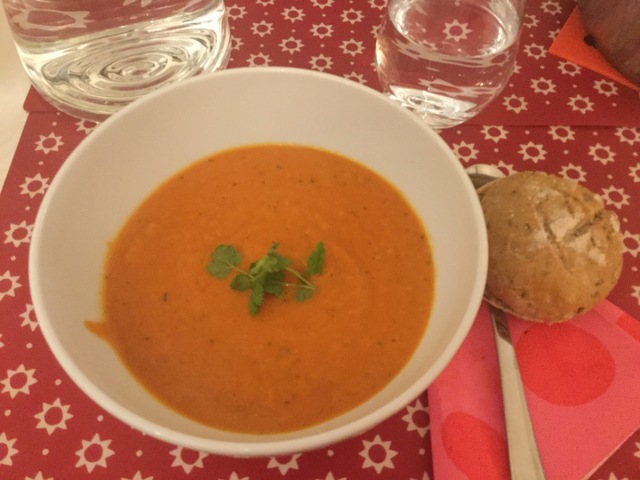 Eksotisk tomatsuppe med kokosmelk og ingefær