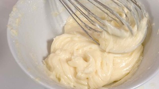 Hjemmelavet håndrørt mayonnaise og redning af skilt majonæse