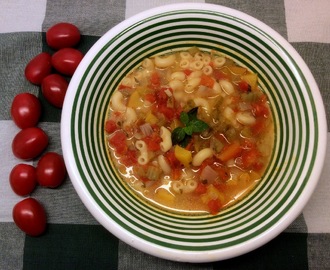 Anderledes tomatsuppe med nektariner og pasta