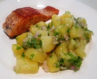 Stegt Laks og Marineret Kartoffelsalat med Kørvel og Skalotteløg