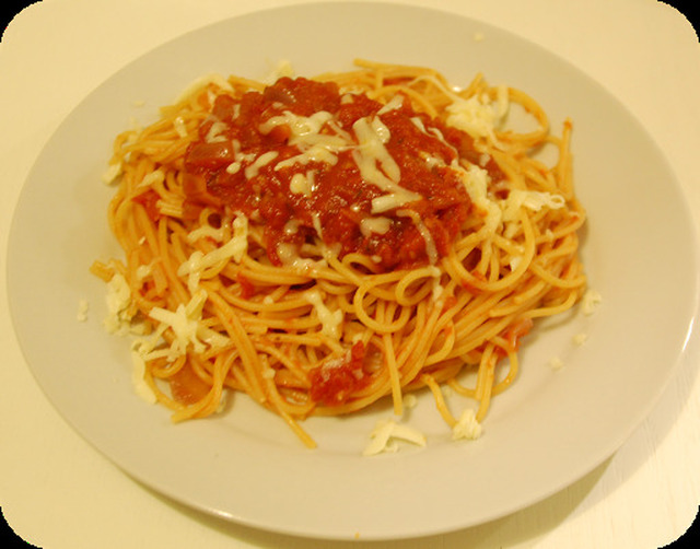 Spaghetti med tomatsauce
