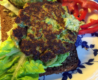 Grønne, grønne frikadeller med hvide bønner