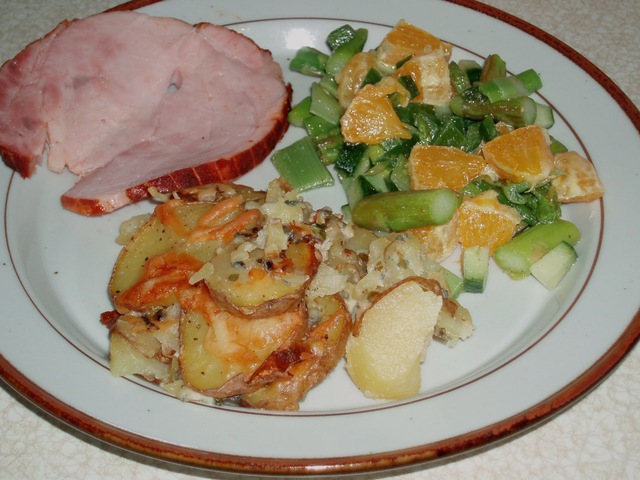 Kartoffelfad med Danablu og aspargessalat