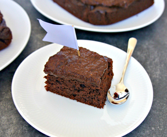 4 INGREDIENSER – sund chokoladekage med chokolademousse