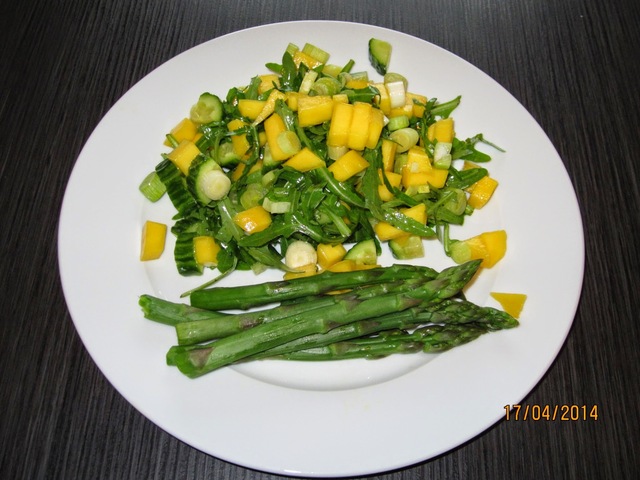Salat med mango og agurk