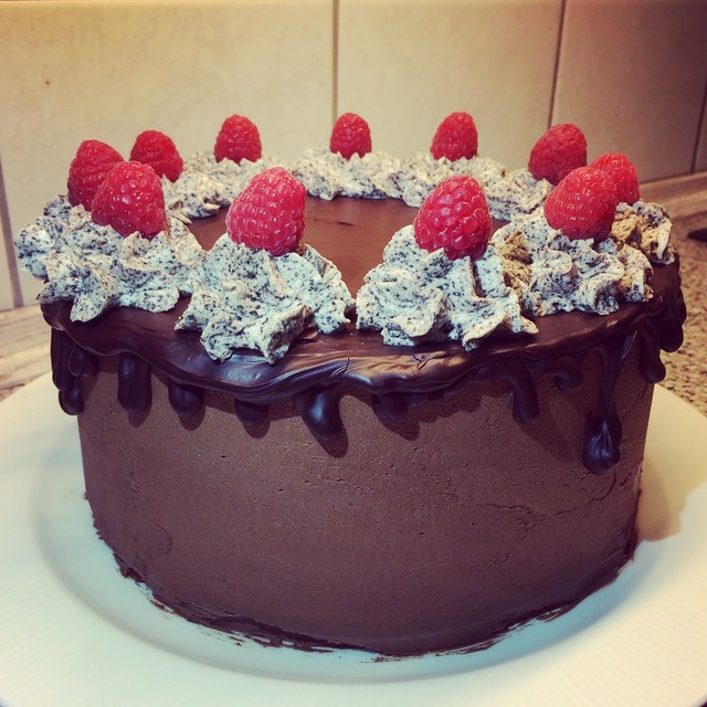 Recioto/chokoladekage m. hindbær- & chokoladesmørcreme.