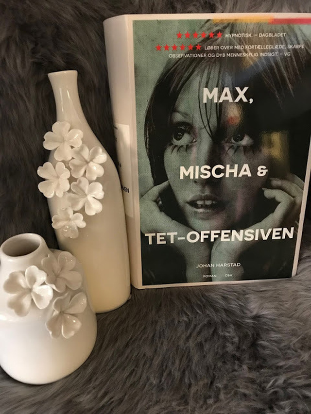 Max, Mischa & Tet-offensiven af Johan Harstad
