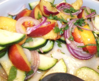 Sommerlig salat med squash