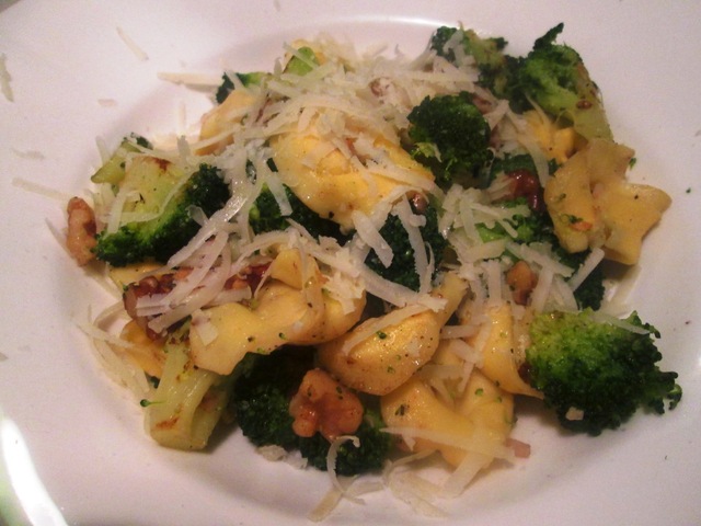 Tortellini med Broccoli og Valnødder