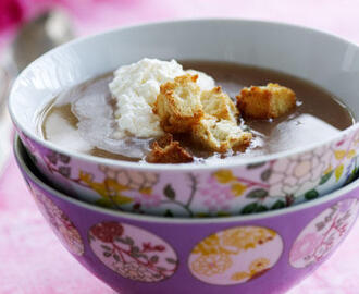 Æblesuppe med flødeskum